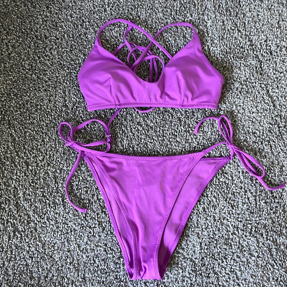 2 piece bikini: padded strappy back bikini top & tie bikini bottoms